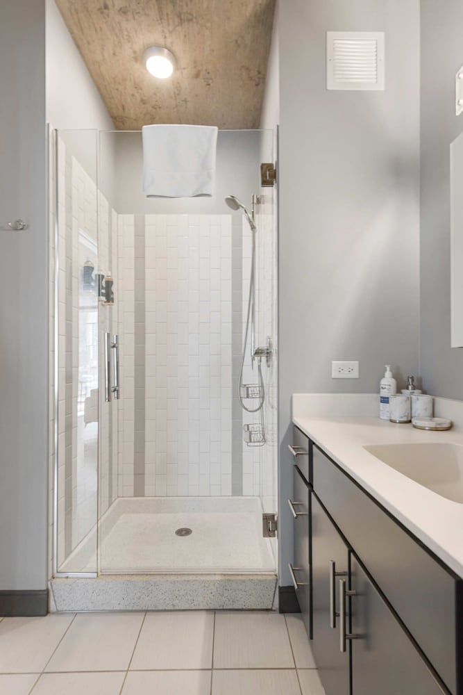 Designer Combo The Loop 2x 3BR Group Stay Views