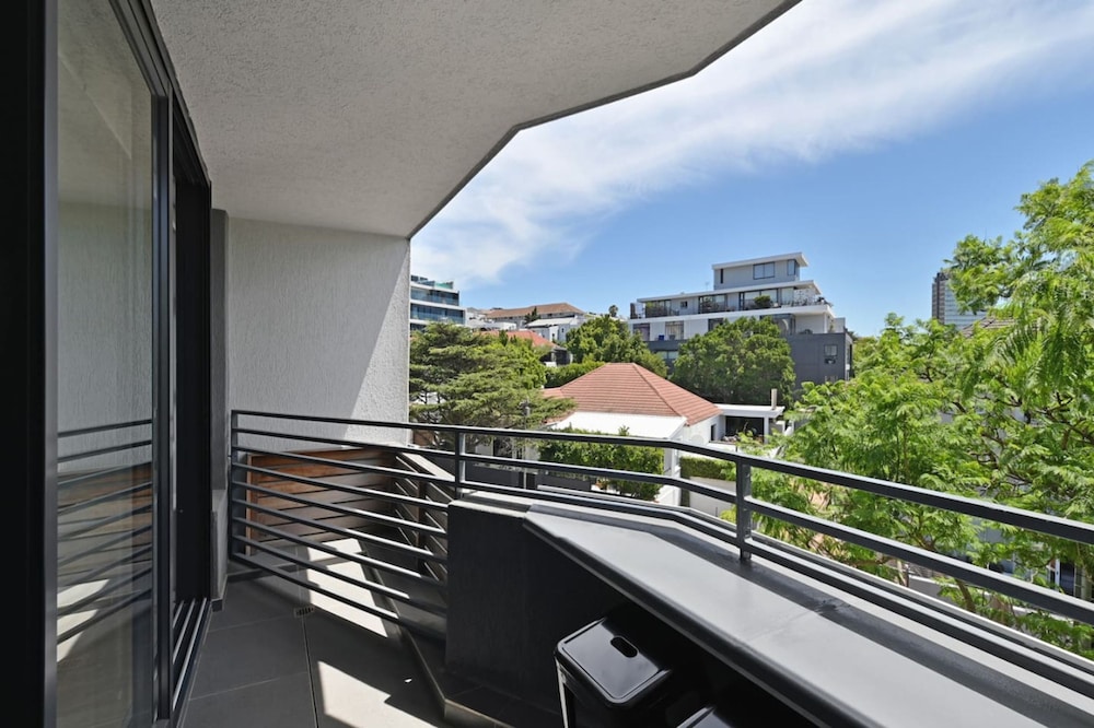 Quiet 2-bed Green Point Retreat Rooftop Pool BBQ