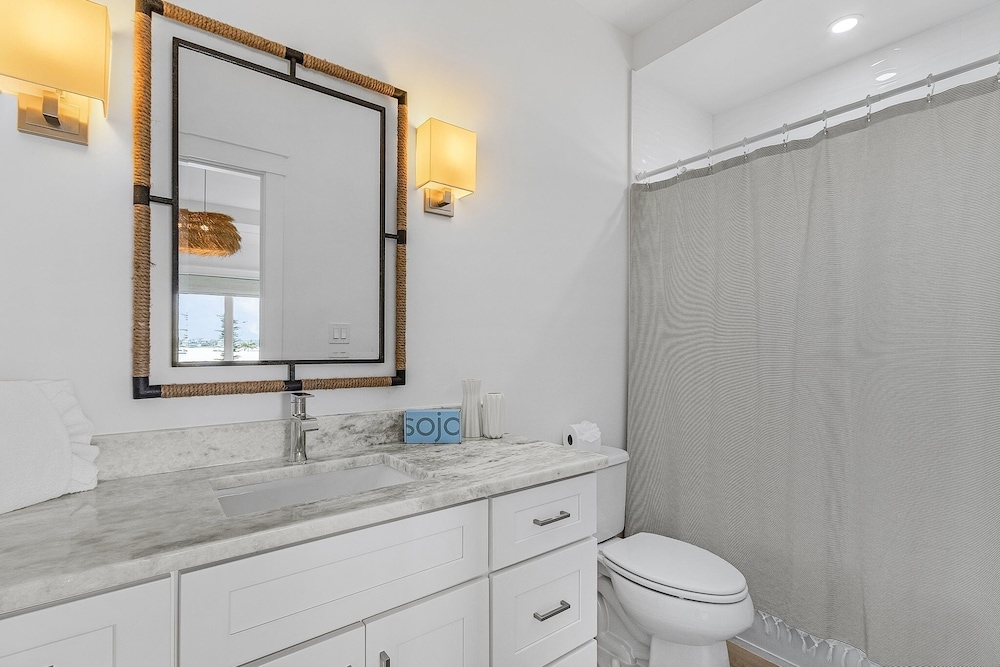673 White Sands Retreat: Bay Views, Pool, Elevator 5 Bedroom Home