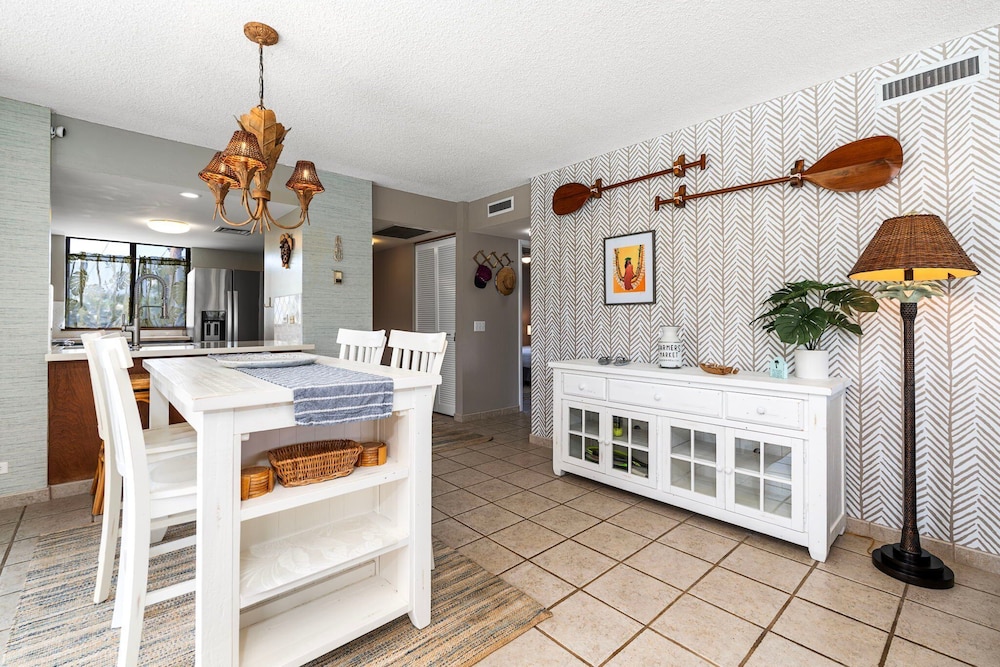 2br, 2BA Condo Across From Magic Sands Pool, AC, Tennis & Bbqs - Vrkcv