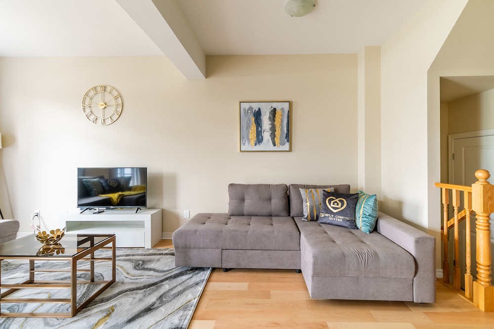 Modern 3BR 2BA Townhome in Lakeshore