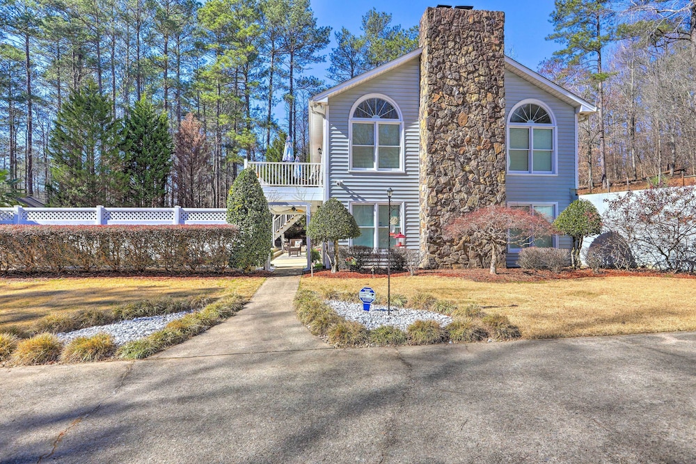 Immaculate Suwanee House w/ Pool & Game Room! view 4