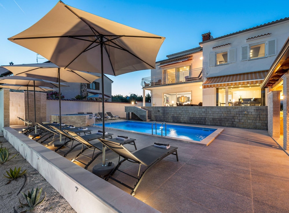 Aesthetic Villa With Private Pool