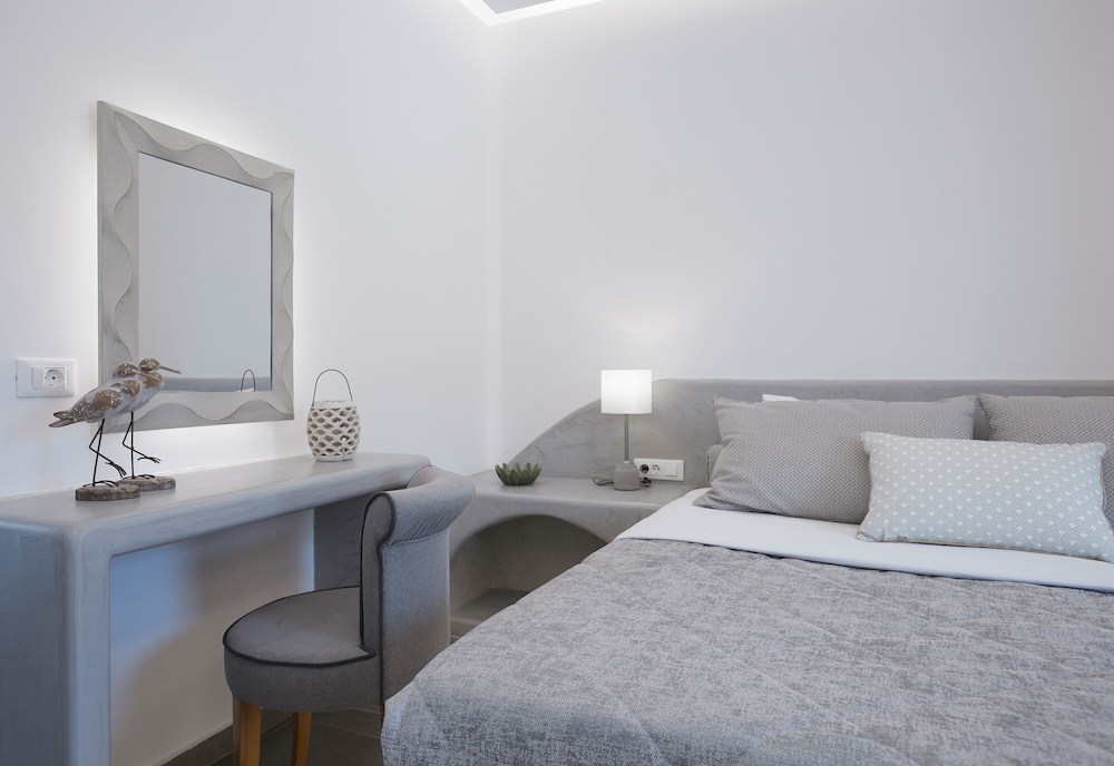 Amara Suites Santorini