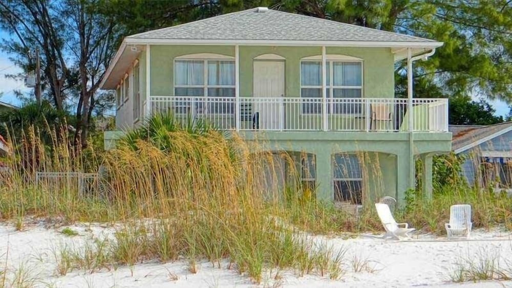 763 North Shore Upstairs 3 Bedroom Apts by RedAwning