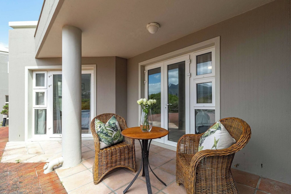 Beachfront Villa Sea Breeze, Hout Bay, Cape Town