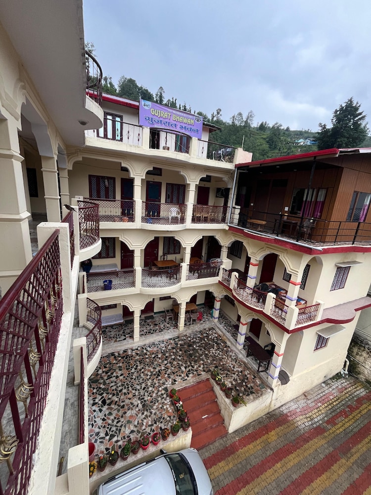 Gujrat Bhawan