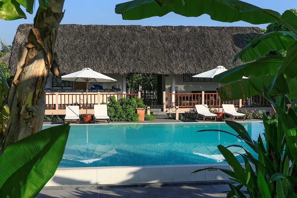 Mekong Riverside Boutique Resort & Spa
