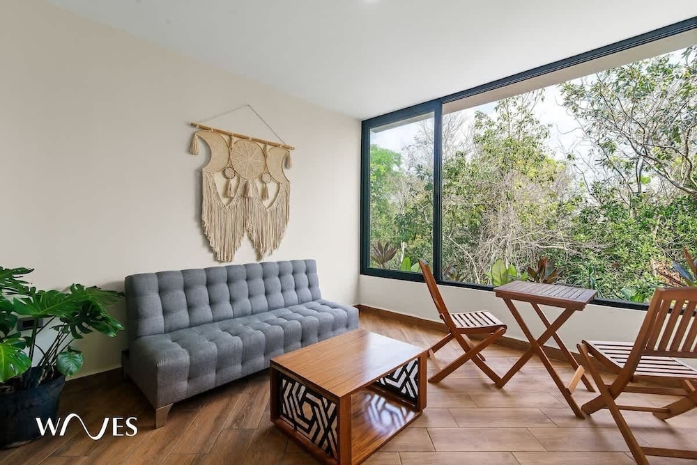 Spacious Loft W/garden View Pool + Jacuzzi GYM