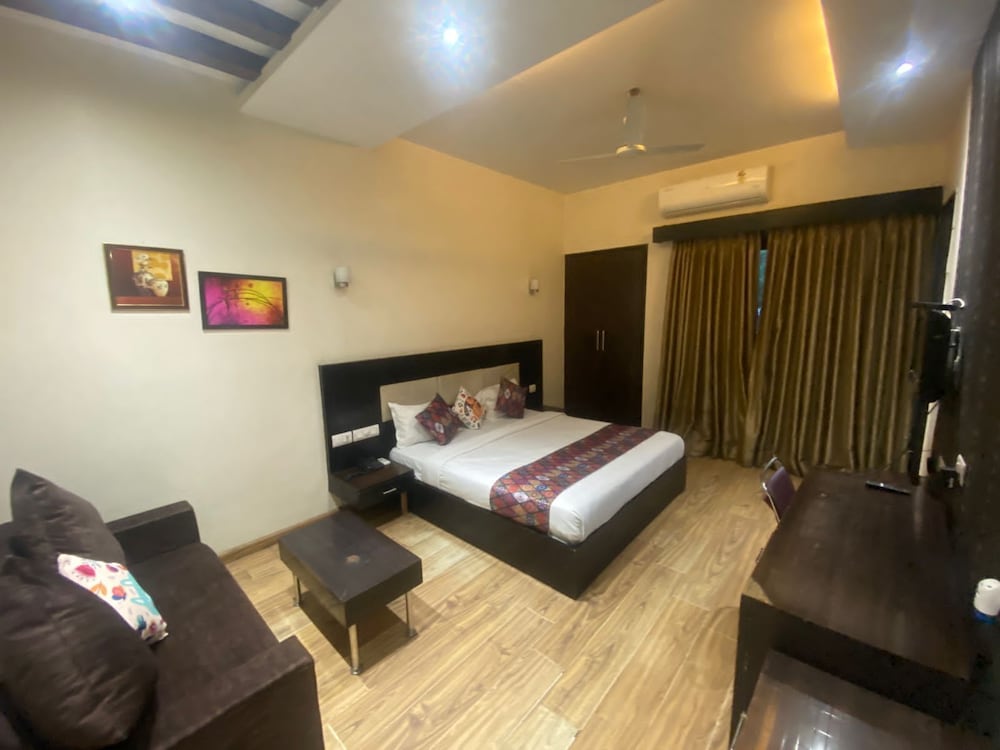Hotel Amazone Residency DLF Phase 3