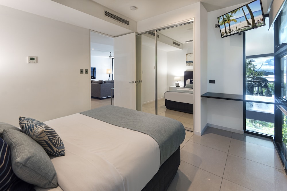 Villa 2 The Edge Oceanfront Deluxe 4 Bedroom Near Marina With Golf Buggy