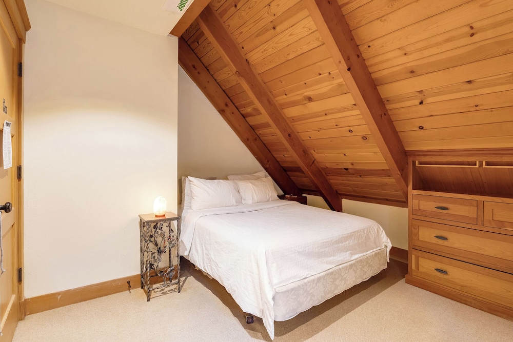 Carnelian Bay Getaway