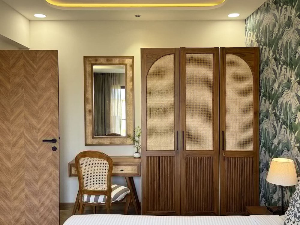 Stylish 1BR With Pool 5 Mins to Candolim Beach
