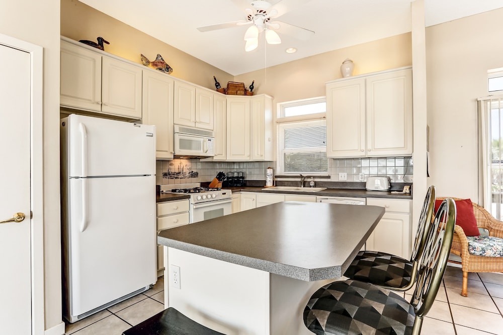 812 S. Fletcher - 3 Br Cottage