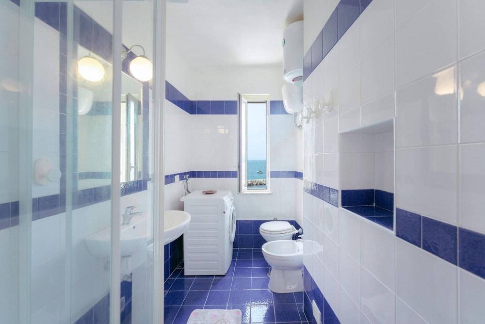 Gorgeous & Family Friendly 4 Bedroom Home