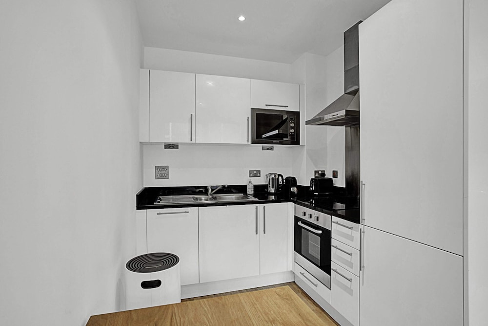 Urban Retreat: Stylish 1-bed Bliss