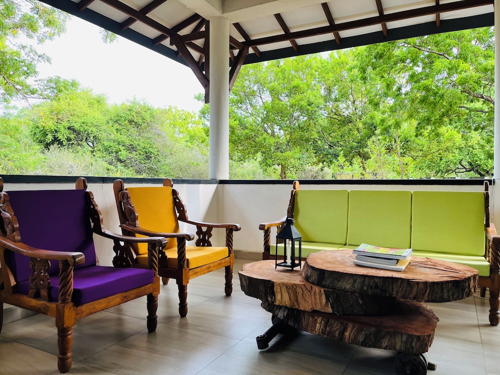 Funky Leopard Safari Lodge Bordering Yala National Park - Hostel