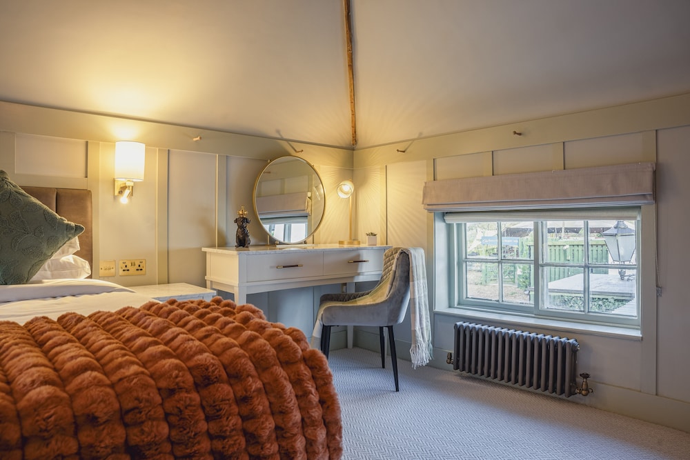 The Crown Inn at Burnham Beeches view 3