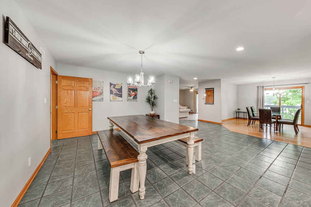 Lake Mary View: Pickleball Paradise Penthouse Unit