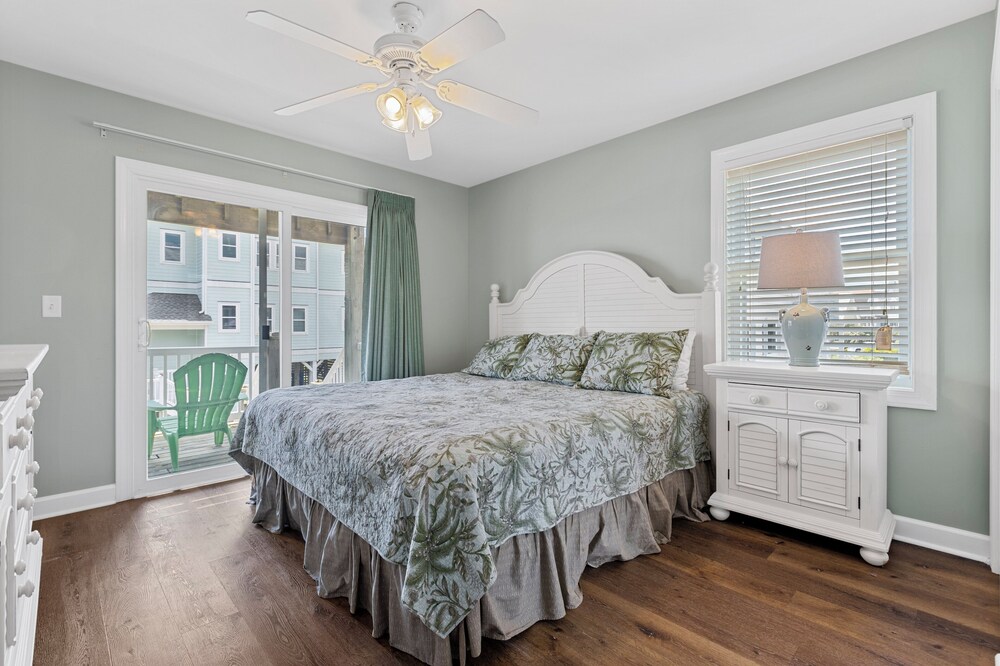 Sea La Vie (North Topsail) by Topsail Realty