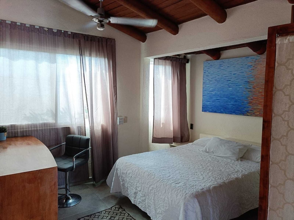 casa adriana zihuatanejo