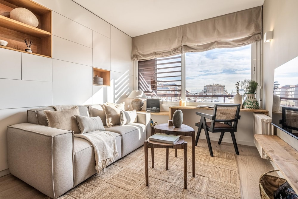 Monda - 2 Bedrooms and Terrace in Goya