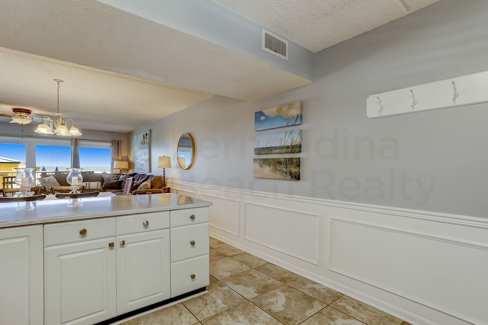 Fernandina Beach Vacations - Enchanting Ground Unit Condo Few Steps Away from the Ocean Side by RedAwning - Property Image 10