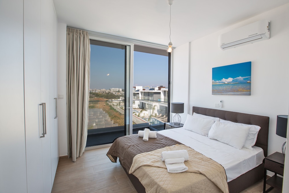 Villa Prol17, Exquisite 5bdr Villa With Pool, Close to Fig Tree Bay Beach view 3