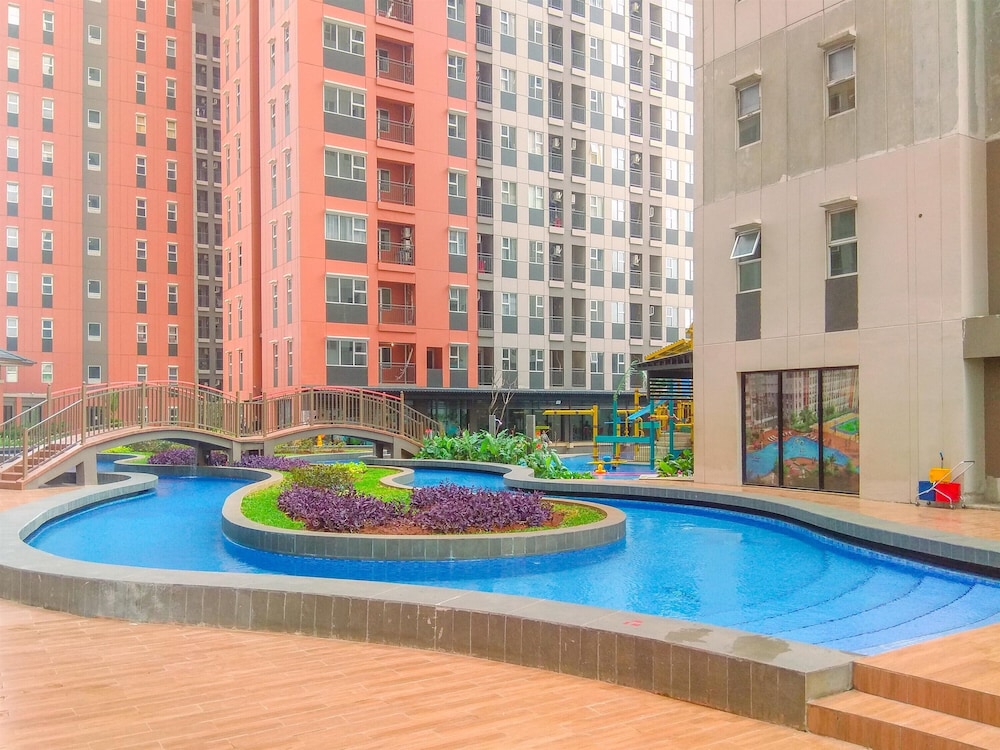 Cozy Neutral 2Br Apartment At Transpark Juanda Bekasi Timur