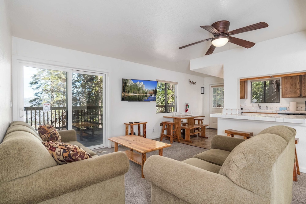 Yosemite Aviary and Quail Within Yosemite - 2 Separate Units, Up To 14 Guests!