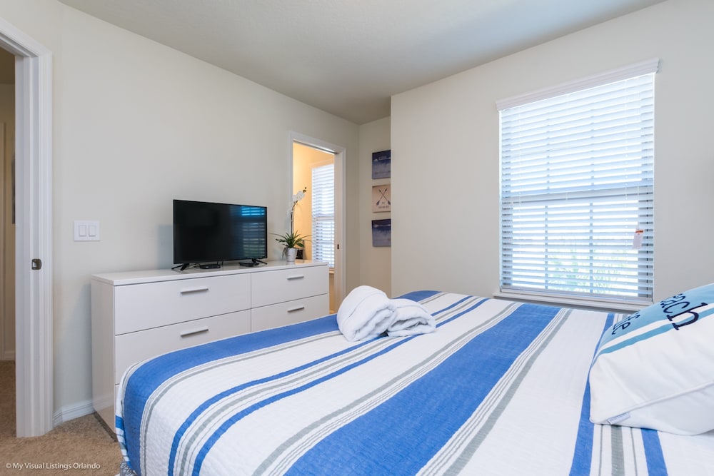 7 BD 5.5 BH Villa Game Room Pool Spa - Image 4