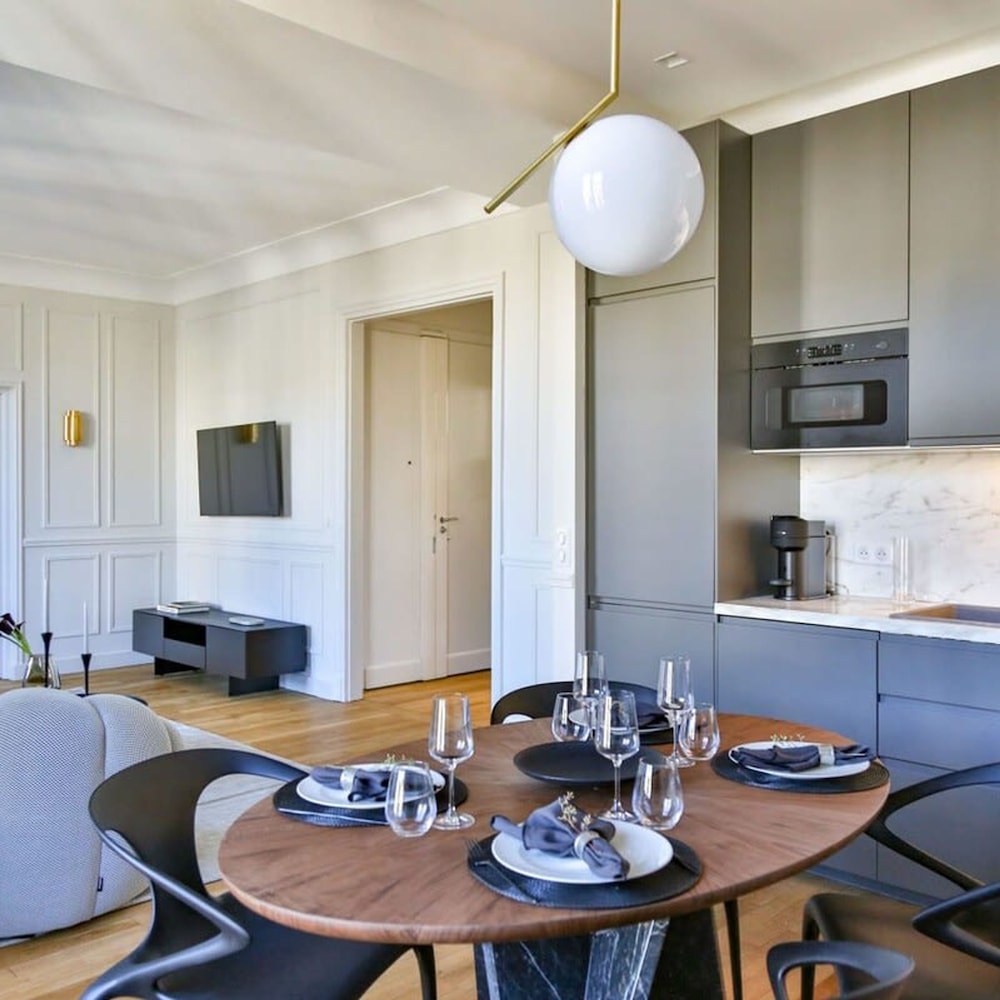 Design Passy Terrace 2 Bedroom Apt With Balcony in Paris