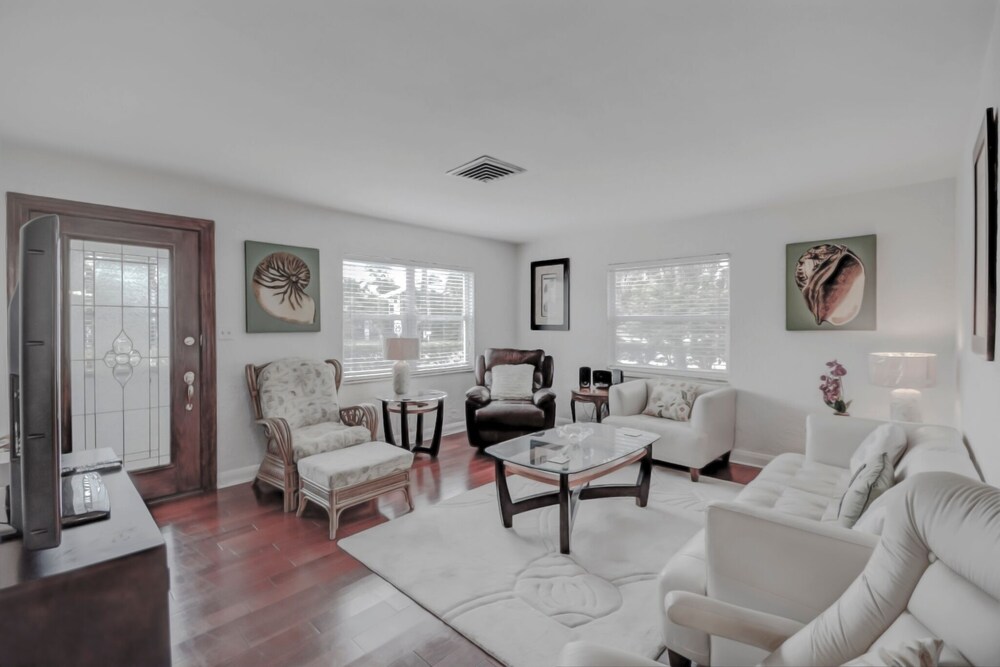 Seas The Day - Monthly Beach Rental 2 Bedroom Home by RedAwning - Image 4