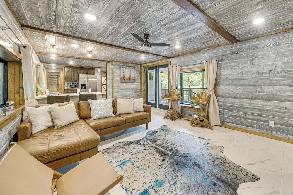 Hike, Fish & Unwind: Cabin w/ Yard in Broken Bow!