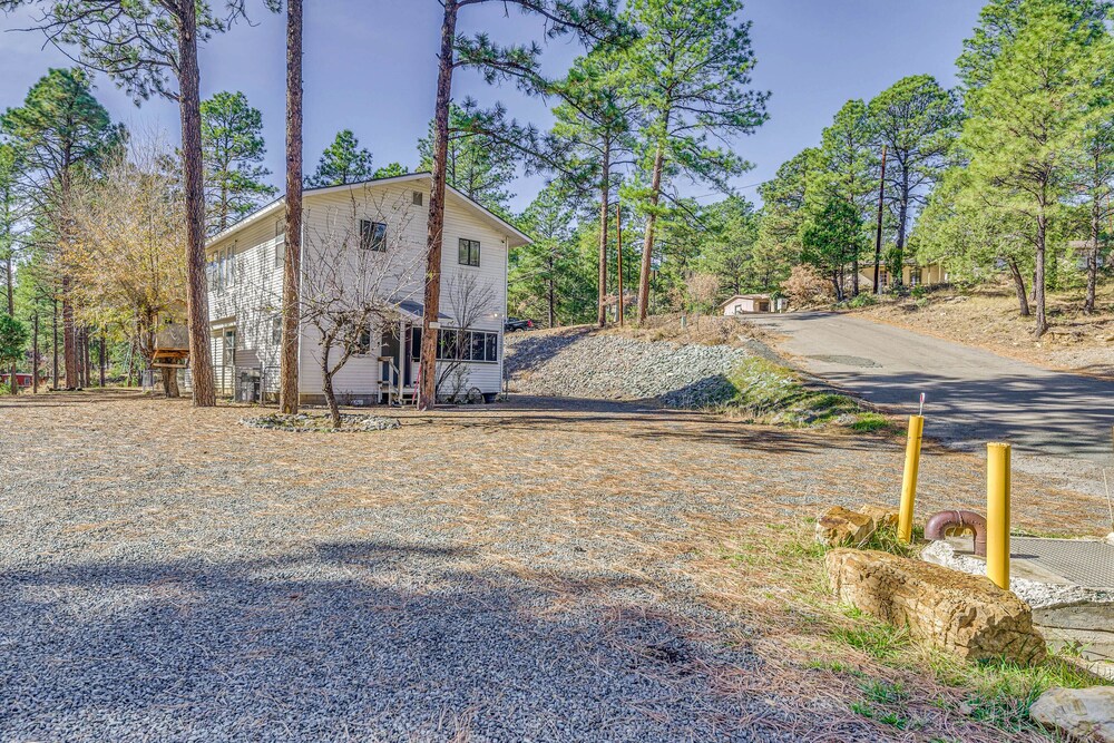 Ruidoso Retreat w/ Grill ~ 3 Mi to Grindstone Lake view 3