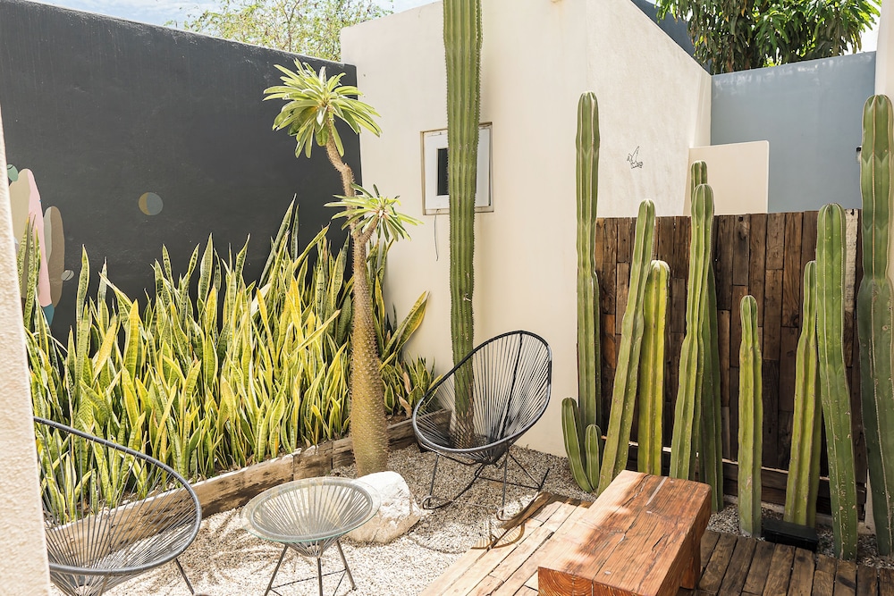 Grand Villa w Private Patio & Parking