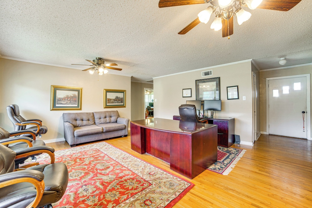 10 Mi to Lake Palestine: South Tyler Location!