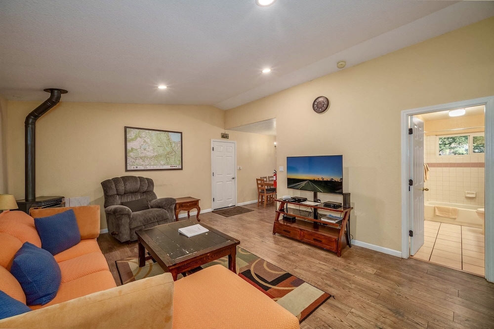 1821 Arrowhead 2 Bedroom Home