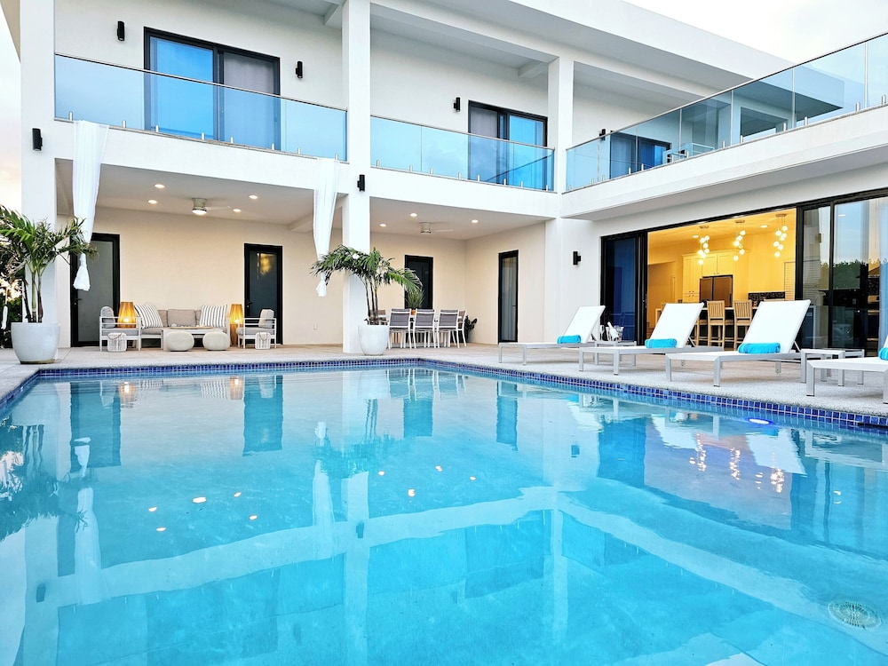 Sun Lux Villas
