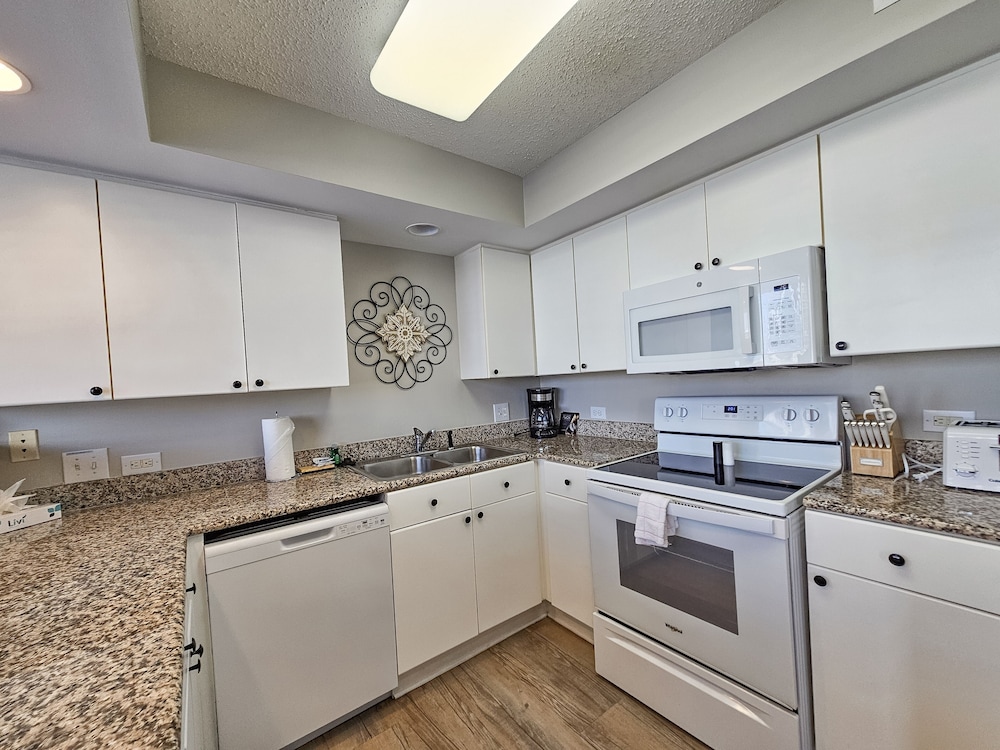Brighton 103, Ocean View Condo, Full Amenities. 2 Bedroom Condo