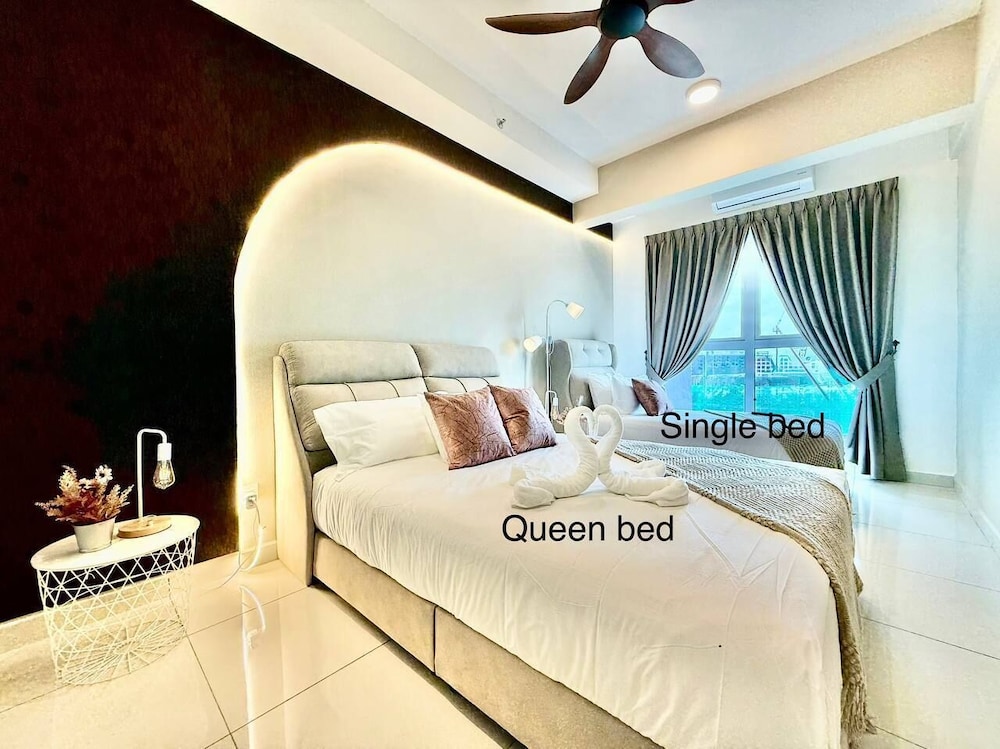 ICC Luxury Suites By Grab A Stay