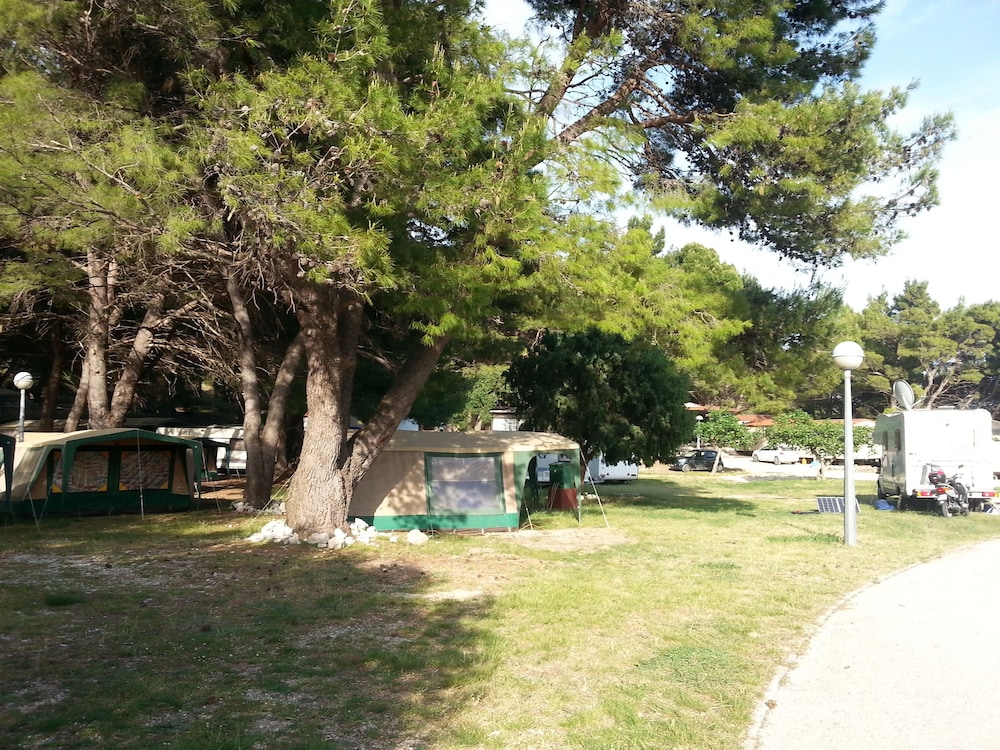 Victoria Mobilehome Camping Dole view 5