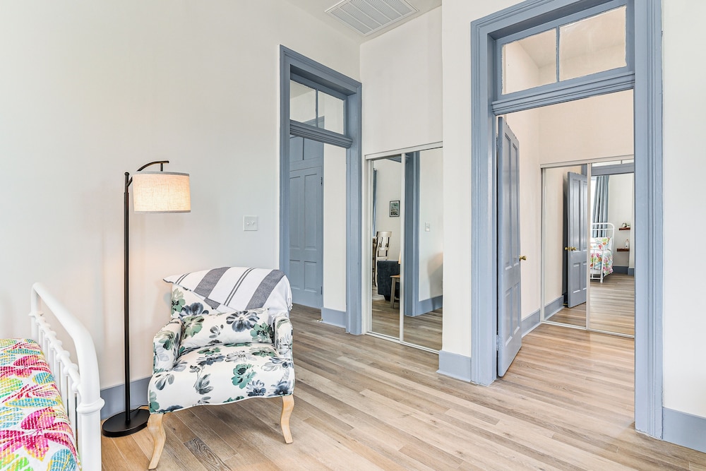 1 Mi to Beach: Historic Retreat in Galveston