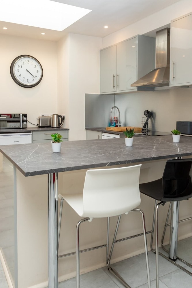 Bright & Contemporary 1bedroom Annexe - Herne Hill!