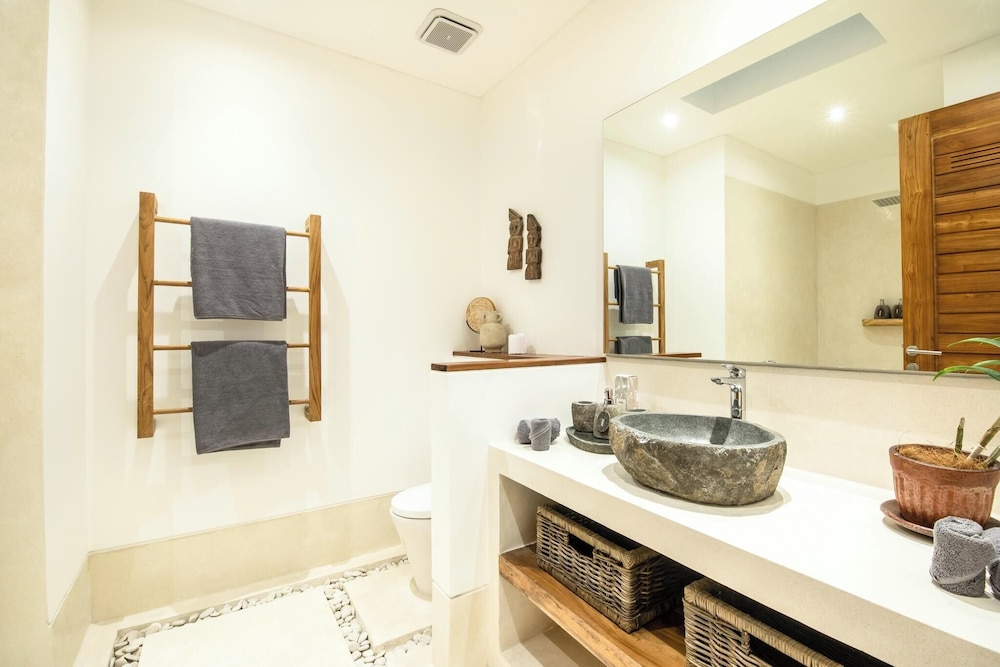 Brand New 4br Villa 400 to Finns Canggu