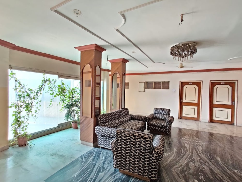 Lobby & Reception