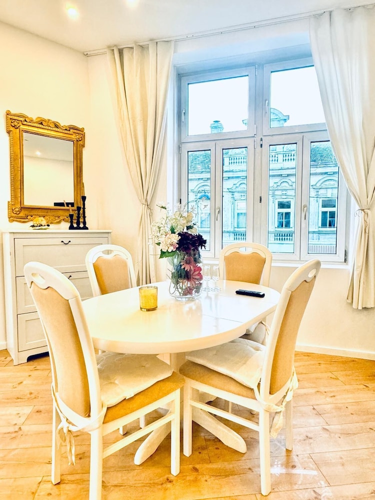 Spacious 3BR Near Kaufpark Alterlaa