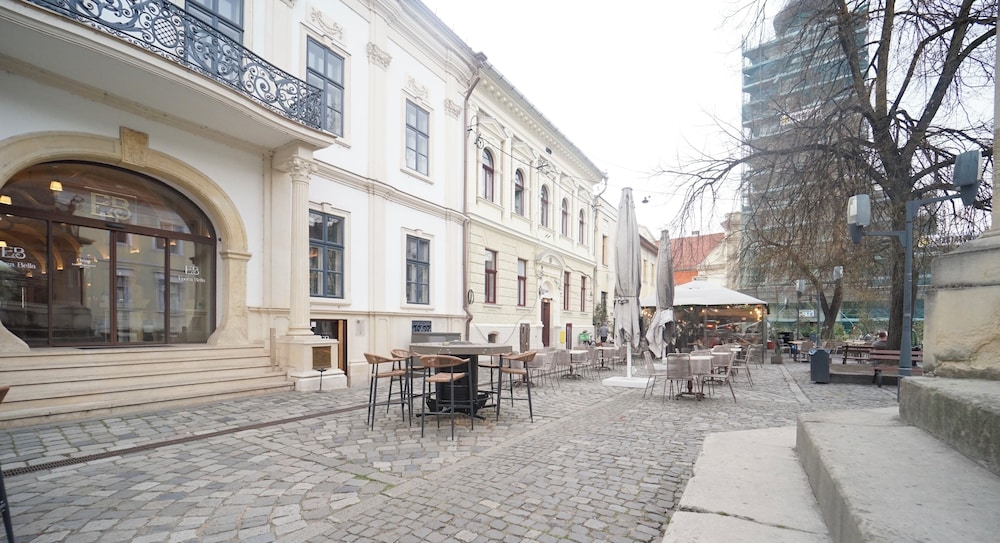 JAIS Home-Moon Apartment-Old Town/ Muzeului Square