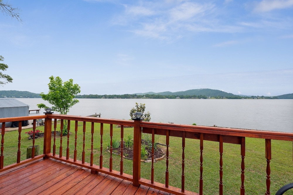 Lakeside Retreat On Neely Henry Lake 1 Bedroom Villa by RedAwning - Property Image 14