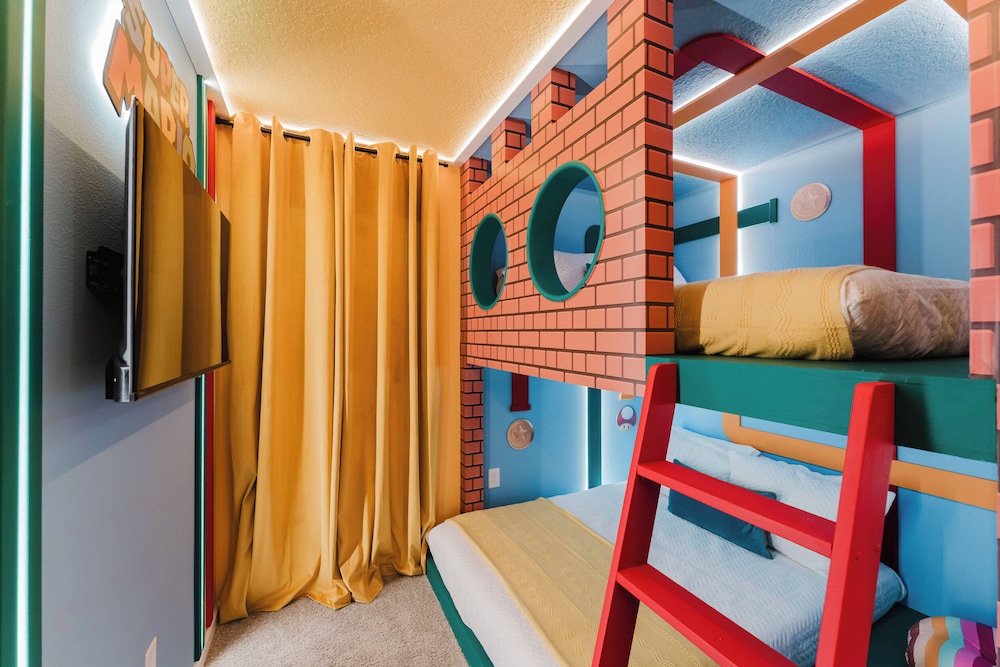 Themed 6BR Solara Near Disney Pool Summerkitchen